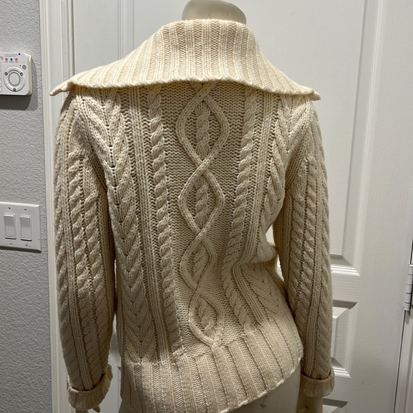 Gap size small White Cable Cardigan/Sweater - Picture 2 of 3